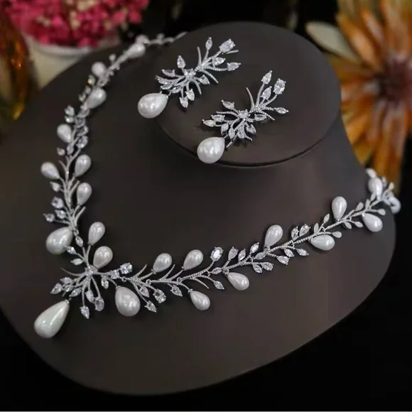 Wedding / formal / bridal Luxury Cubic Zirconia Big Pearl Necklace Earring Set - Picture 2 of 4